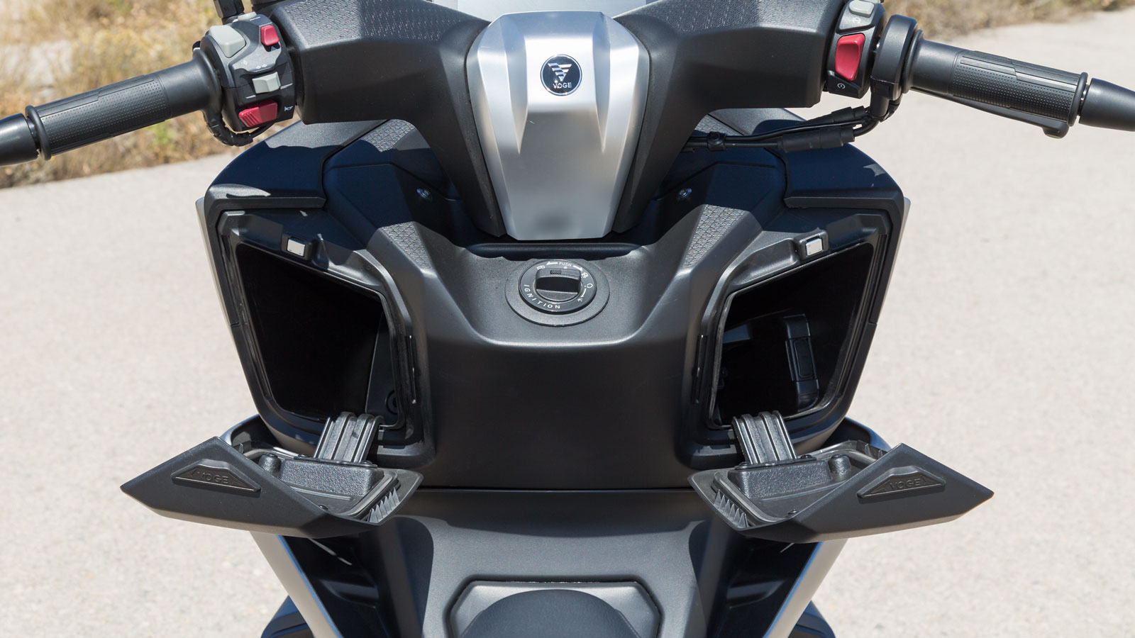 Αποθηκευτικά ντουλαπάκια στην ποδιά.