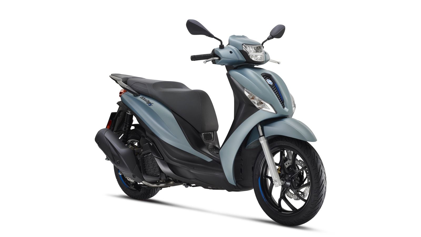 Ενσωματώνει επίσης το σύστημα Start & Stop RISS της Piaggio, που εξαλείφει τον κλασικό μίζα και προσφέρει αθόρυβη εκκίνηση, μικρότερη κατανάλωση και β