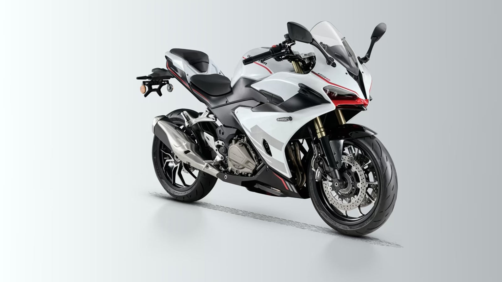 Η πρόταση της QJMOTOR στα Α2 Supersport: το SRK 450 RC