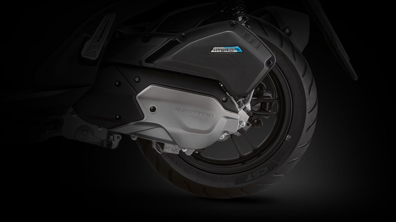 Το QJMOTOR MTX 200 εφοδιάζεται με τετράχρονο, υγρόψυκτο και τετραβάλβιδο κινητήρα 200cc, που αποδίδει 18 ίππους στις 8.500 σ.α.λ. και 15,2 Nm ροπής στ