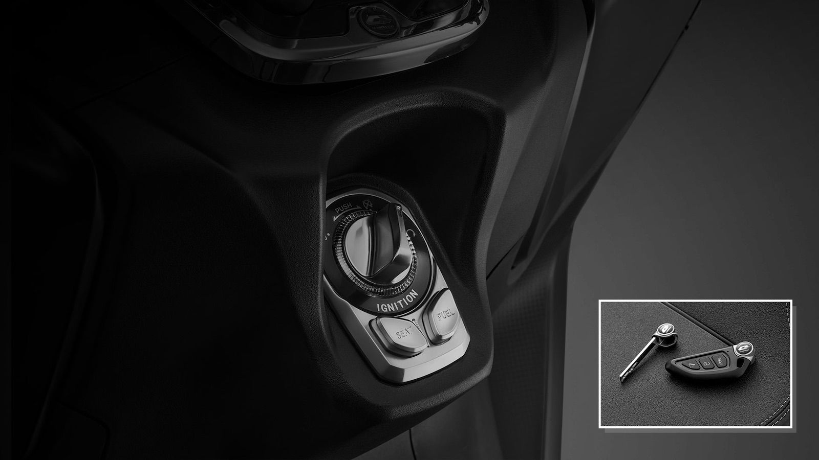 Η καθημερινότητα διευκολύνεται με το σύστημα keyless, που επιτρέπει τον χειρισμό του scooter και το άνοιγμα της σέλας χωρίς κλειδί.