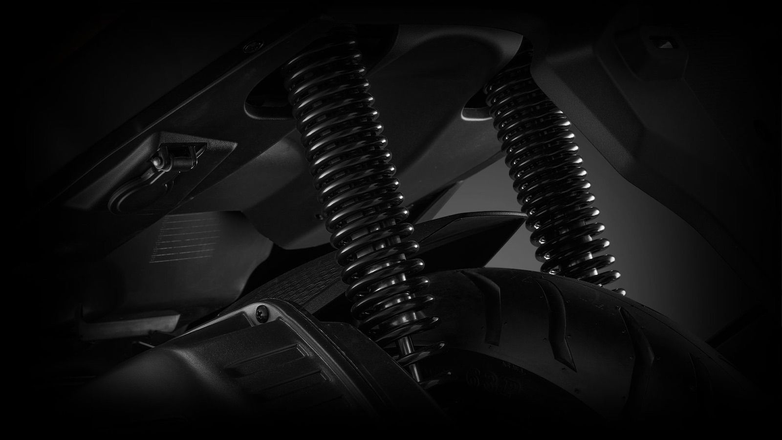 QJMotor MTX 125 ABS/TCS TOP-BOX: Υβριδικό με top box και κάμερα