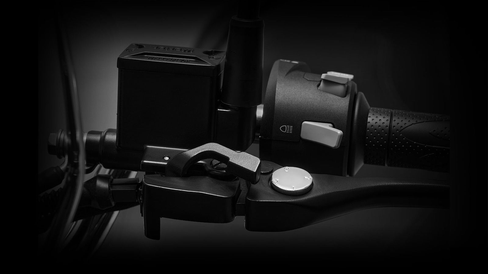 QJMotor MTX 125 ABS/TCS TOP-BOX: Υβριδικό με top box και κάμερα