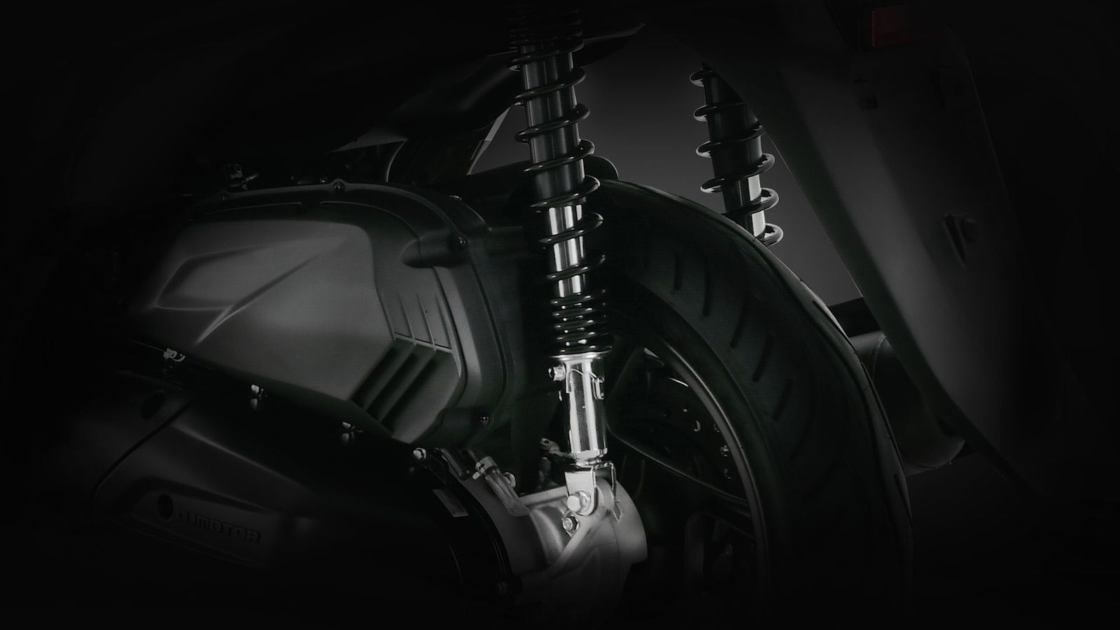 QJMotor SQ16 125 ABS/TCS TOP-BOX: Απλετοι χώροι και χαμηλή κατανάλωση