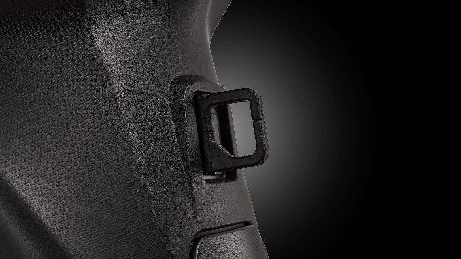 QJMotor SQ16 125 ABS/TCS TOP-BOX: Απλετοι χώροι και χαμηλή κατανάλωση