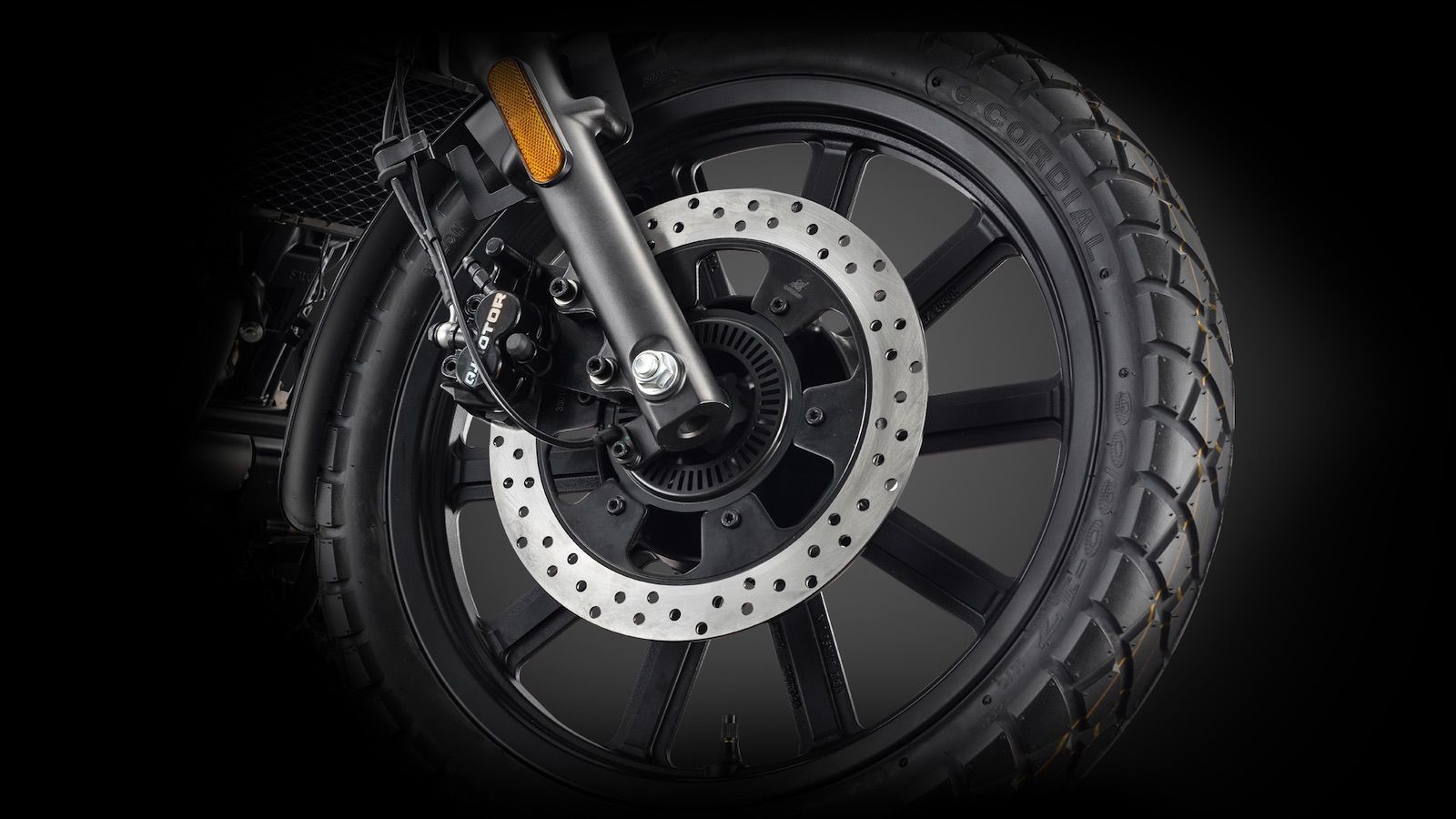 QJMotor SRV 125 ABS: Ρετρό με αυτονομία που σε βγάζει όλη την εβδομάδα