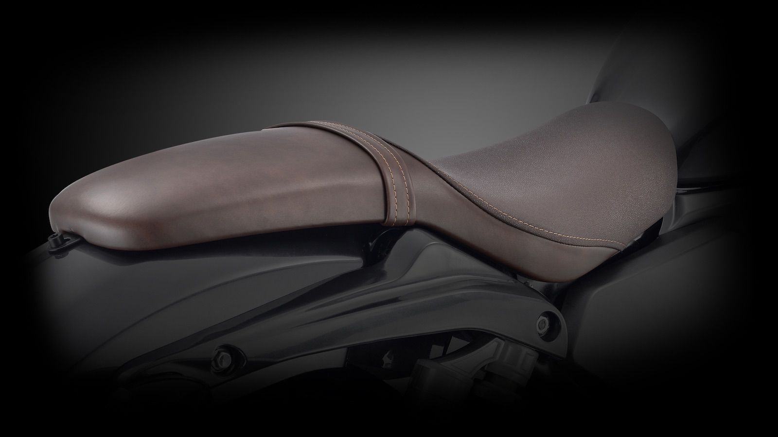 QJMotor SRV 125 ABS: Ρετρό με αυτονομία που σε βγάζει όλη την εβδομάδα