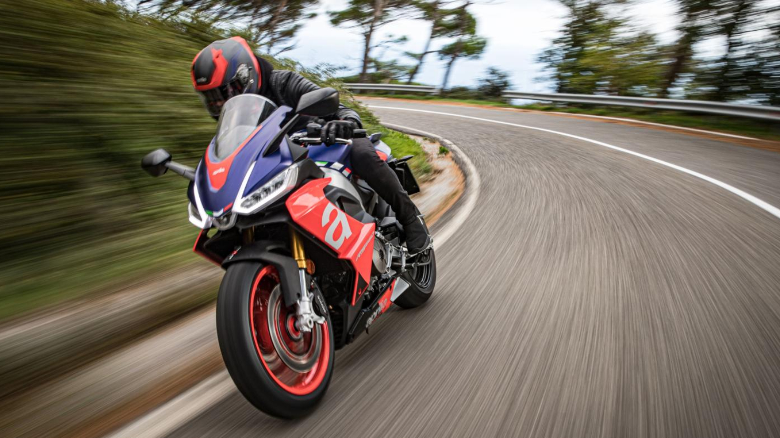 2κύλινδρα VS 4κύλινδρα μεσαία Supersport 