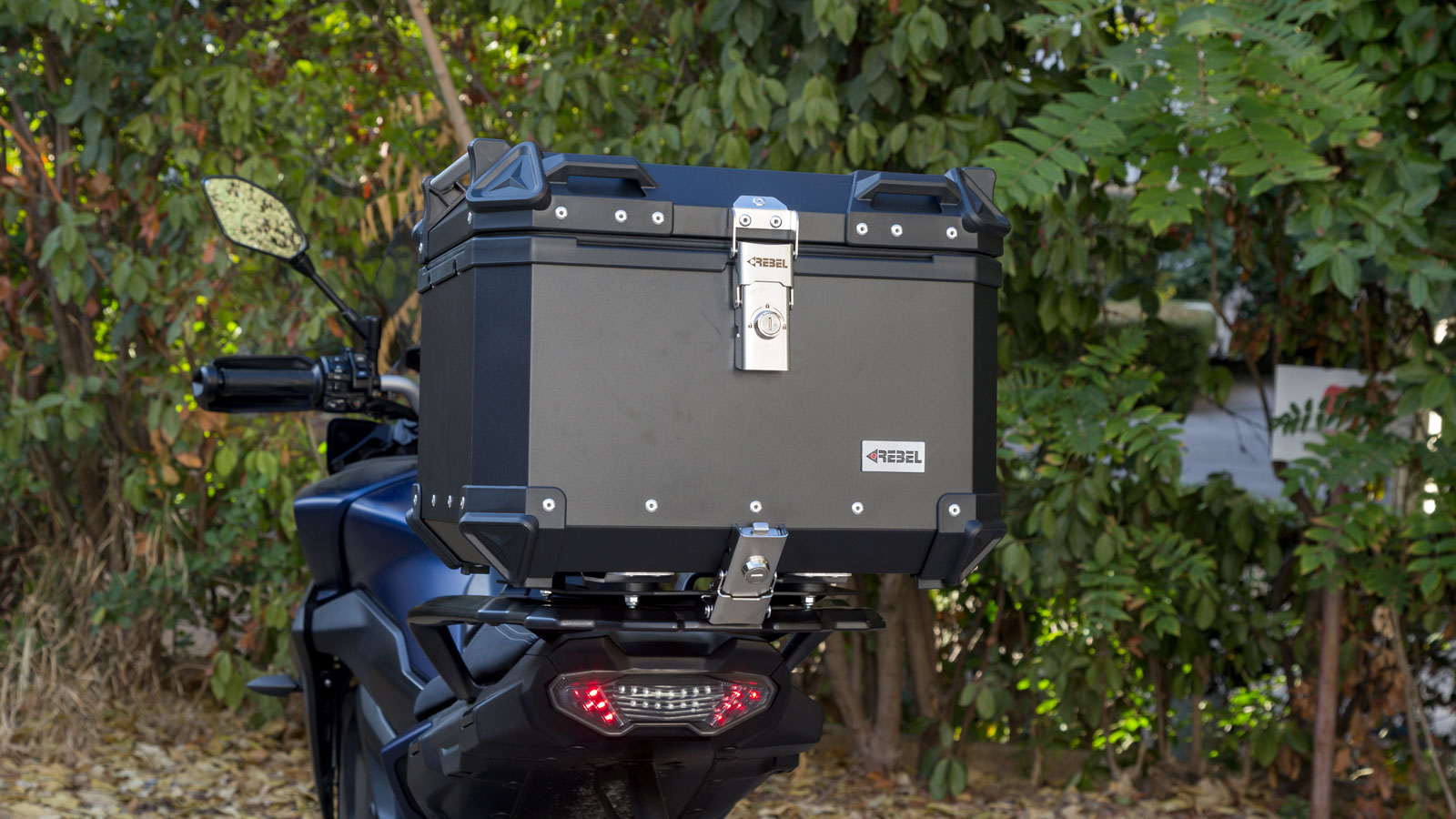 Test βαλίτσα αλουμινίου Rebel: 45 λίτρα σε ανθεκτική κατασκευή