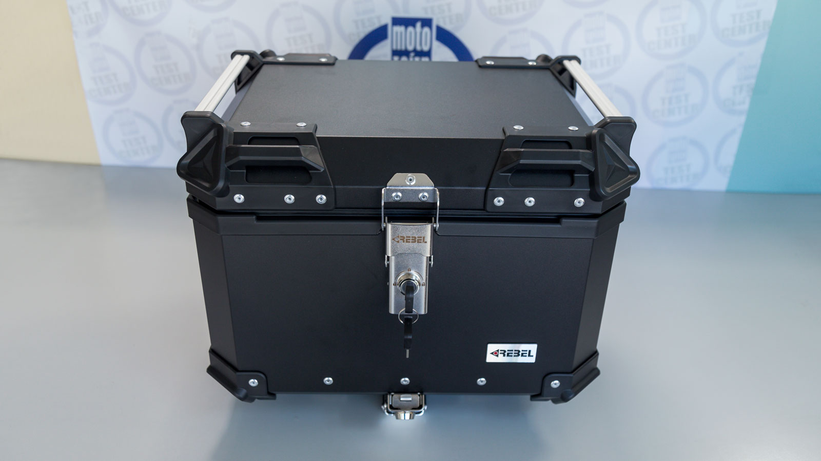 Test βαλίτσα αλουμινίου Rebel: 45 λίτρα σε ανθεκτική κατασκευή