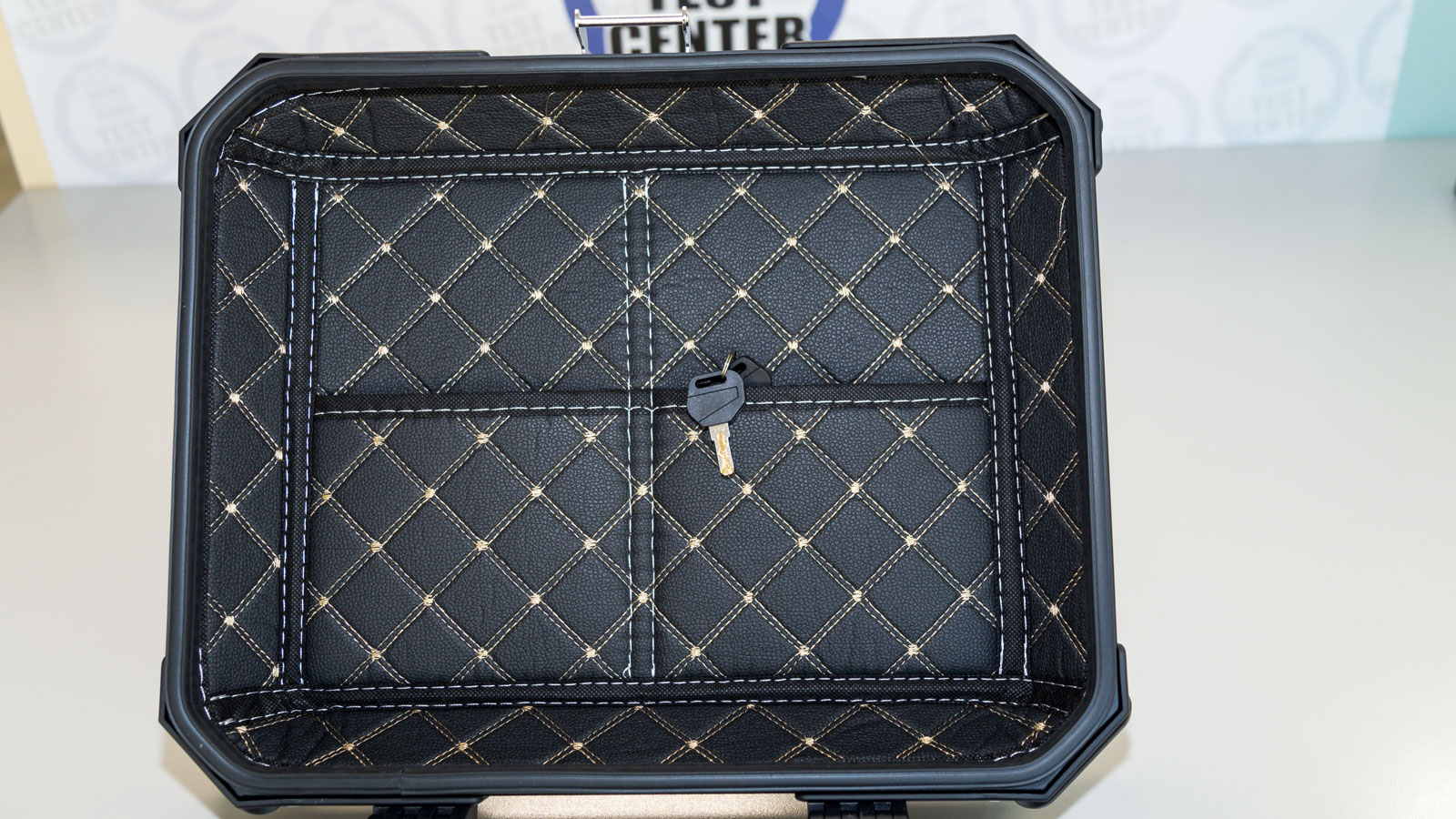 Test βαλίτσα αλουμινίου Rebel: 45 λίτρα σε ανθεκτική κατασκευή