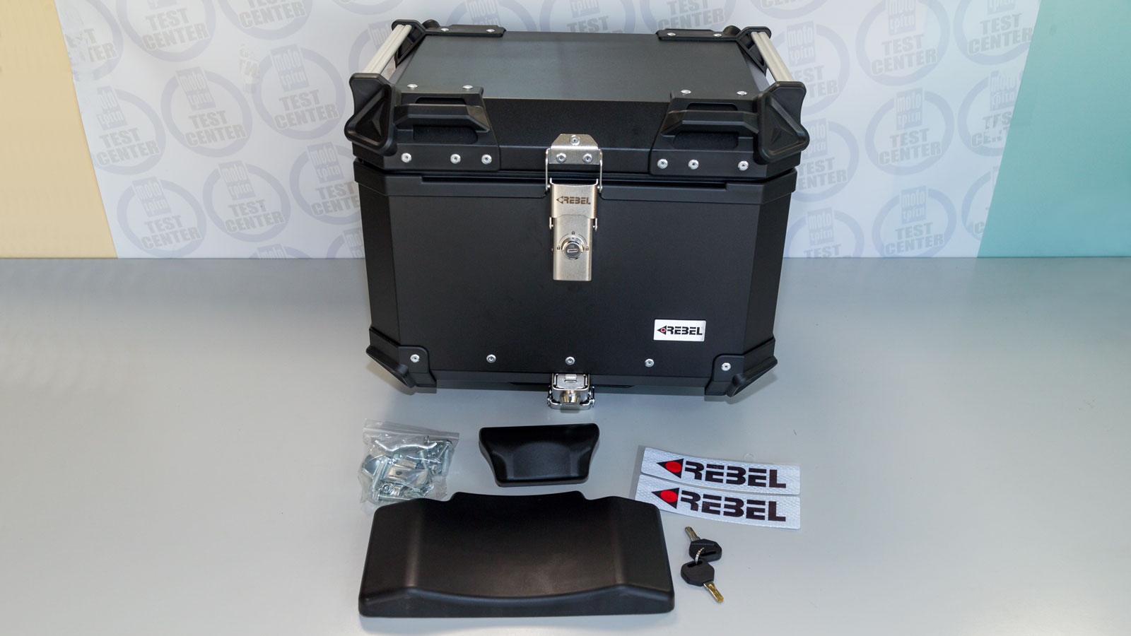 Στην συσκευασία της Rebel θα βρεις και 2 μαξιλαράκια που θα βελτιώσουν την άνεση για τον συνεπιβάτη.