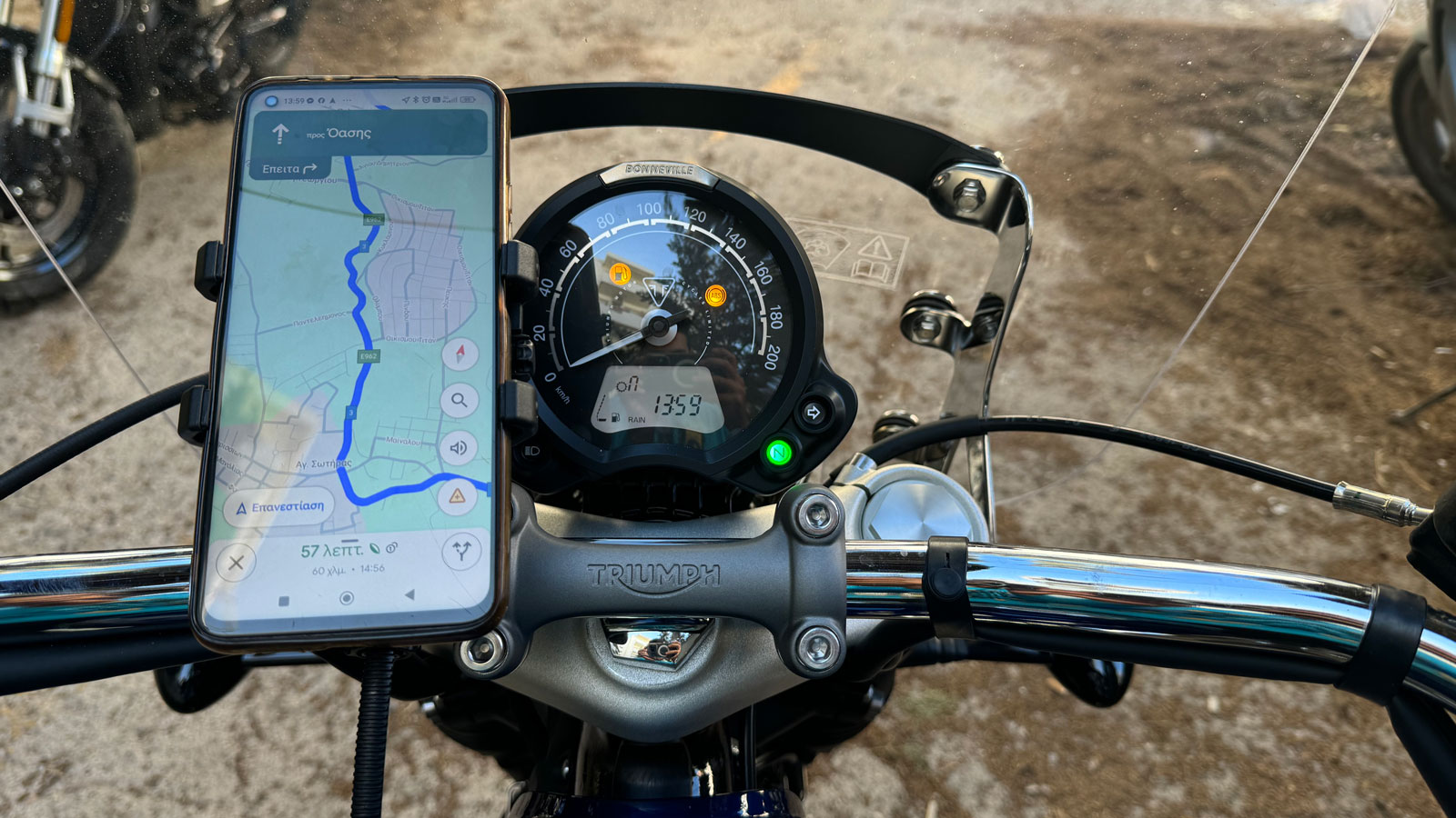 Παρά το γεγονός ότι το συγκεκριμένο κινητό είναι αρκετά μεγάλο και βαρύ, δεν κουνήθηκε χιλοστό κατά την οδήγηση.