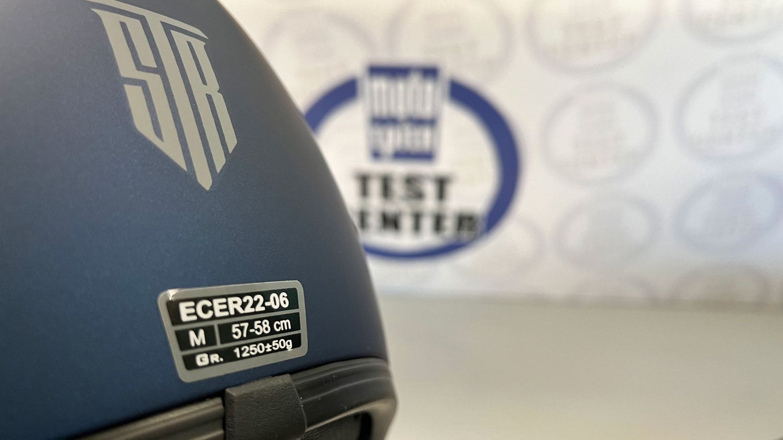 Test κράνος STR Pilot: Ρετρό σχεδιασμός και ECE 22-06 προδιαγραφών