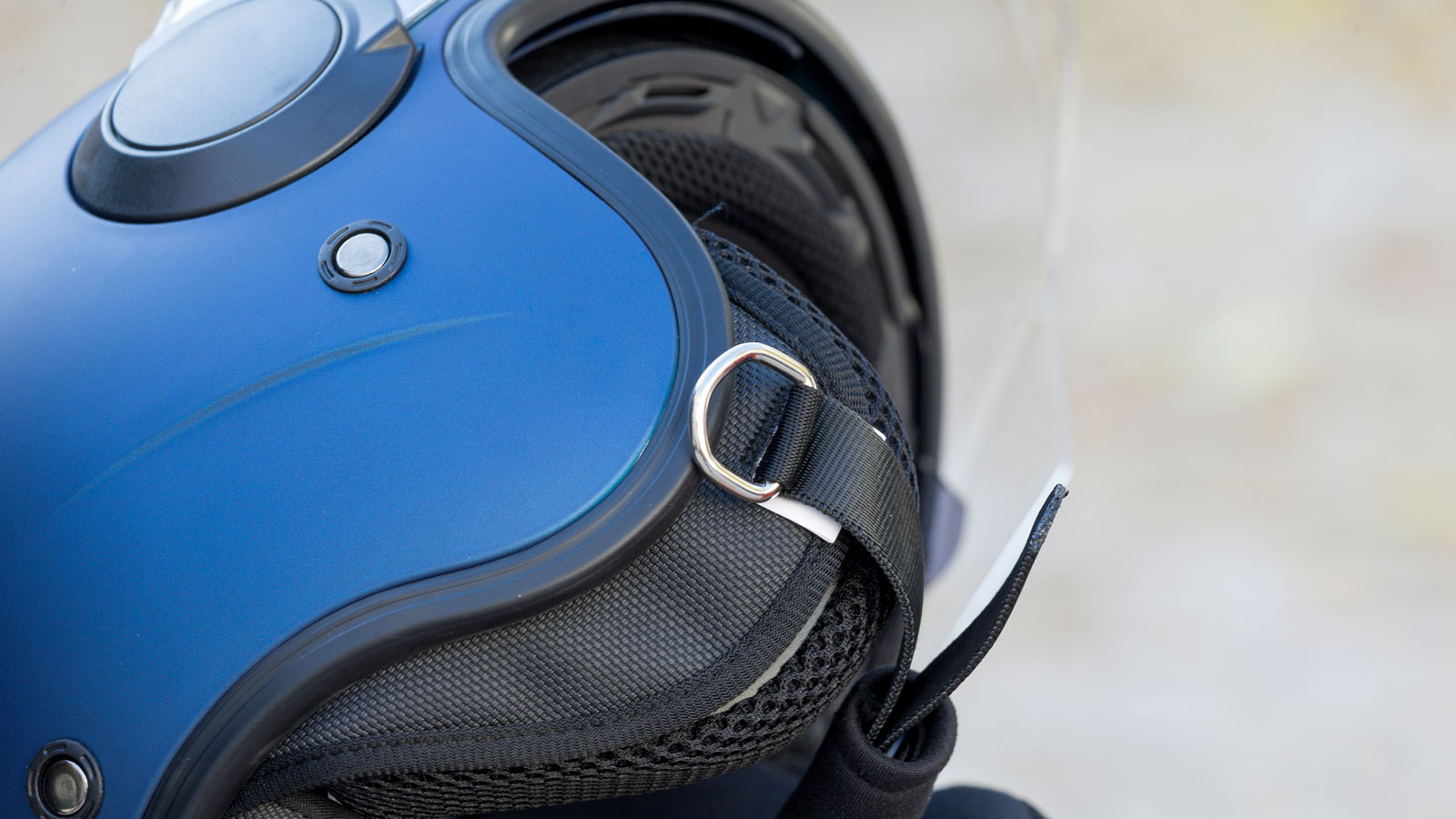 Test κράνος STR Pilot: Ρετρό σχεδιασμός και ECE 22-06 προδιαγραφών