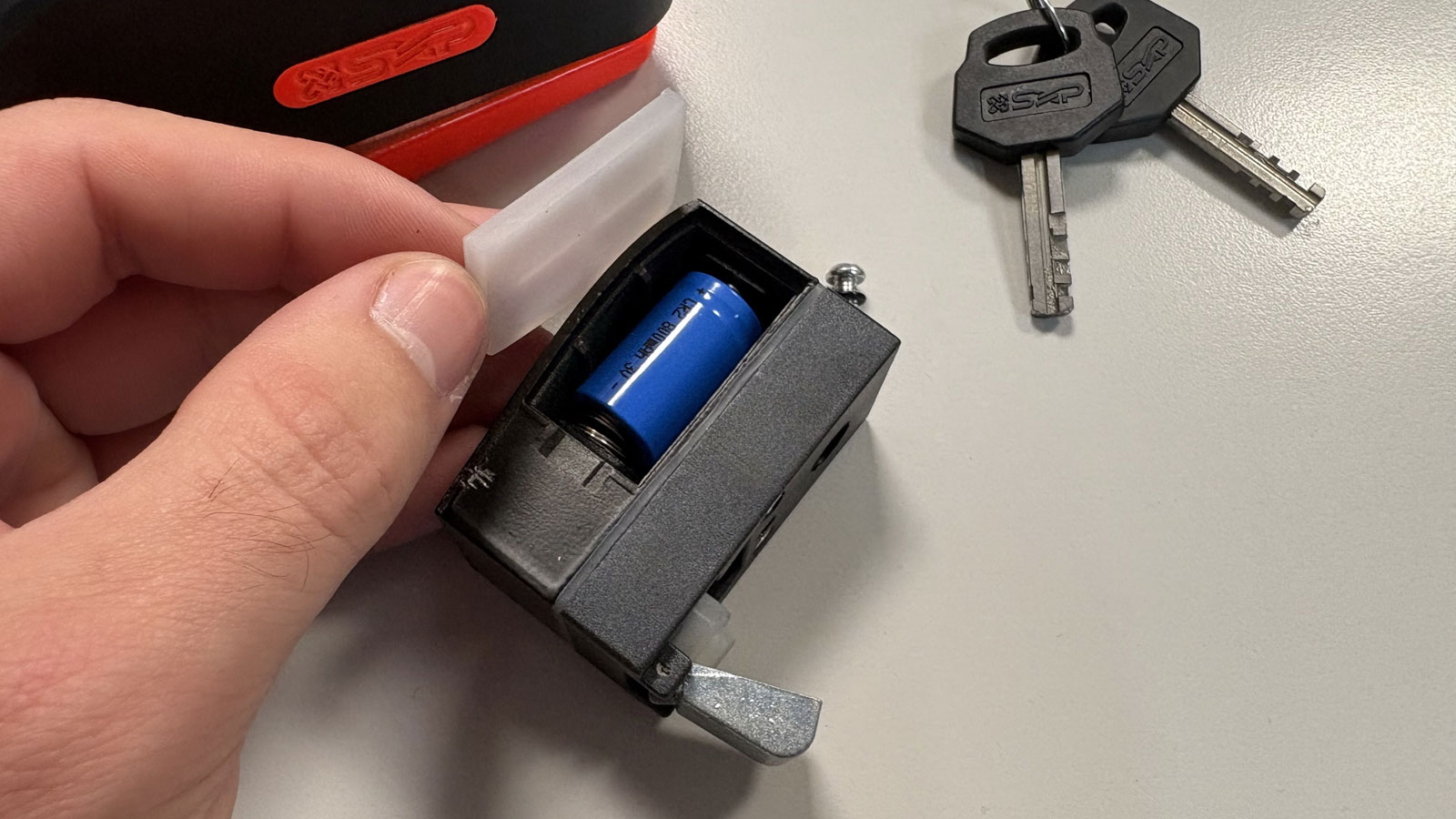 Παρουσίαση: Κλειδαριά SXP MDA01 με συναγερμό και πύρο 10 χιλιοστών