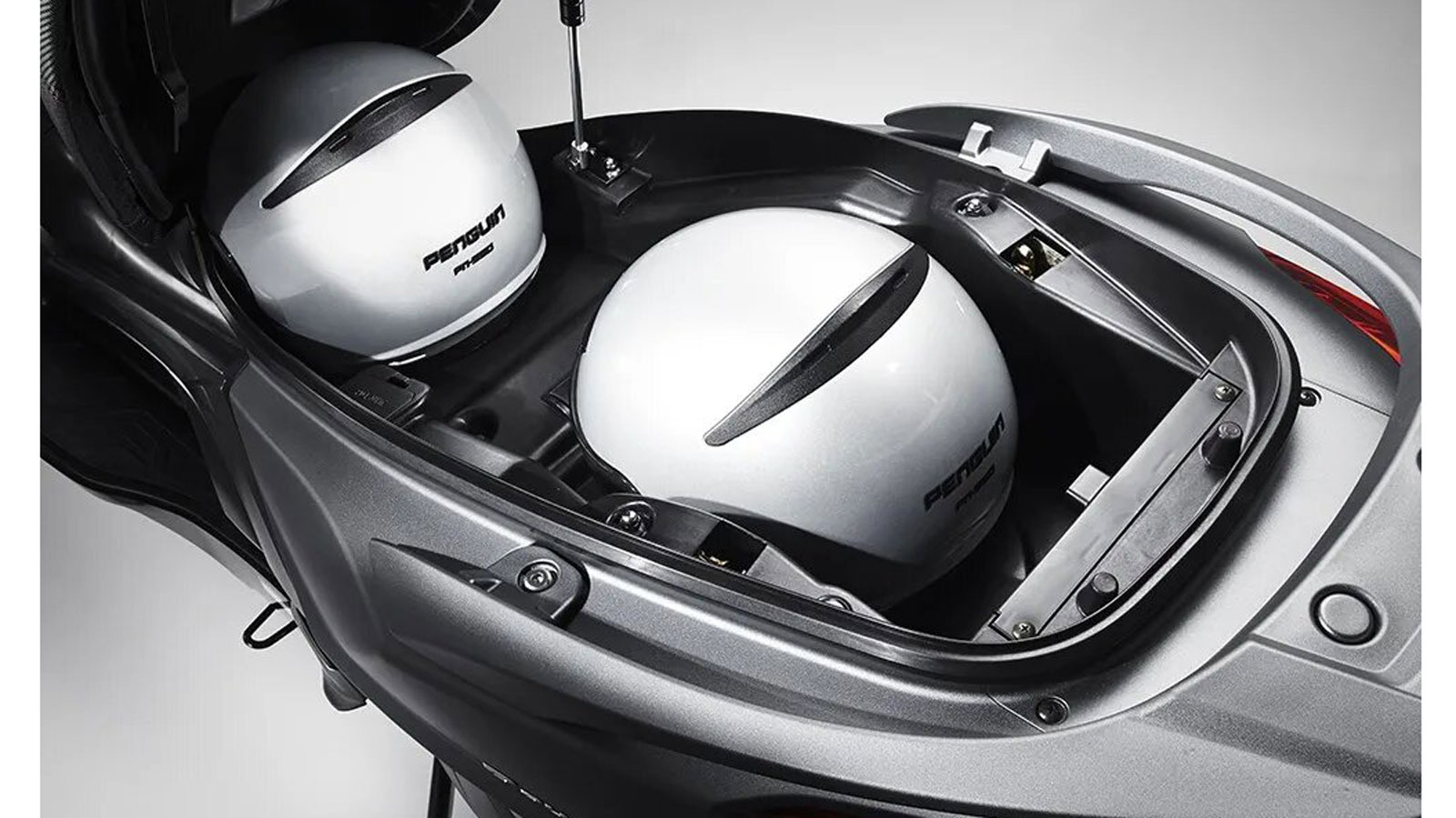 Ο αποθηκευτικός χώρος κάτω από την σέλα του Kymco