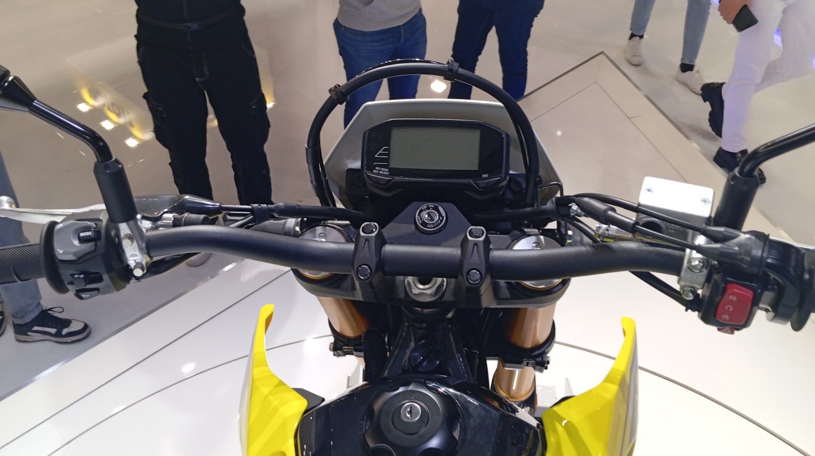 Suzuki DR-Z S & SM: Supermoto και Enduro στα 150 κιλά με 38 άλογα και Euro5+