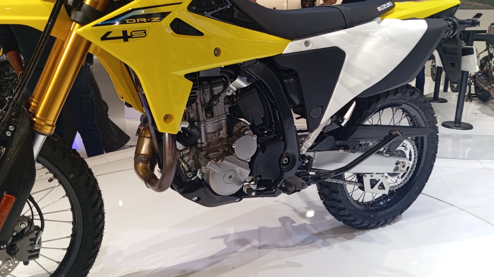 Suzuki DR-Z S & SM: Supermoto και Enduro στα 150 κιλά με 38 άλογα και Euro5+