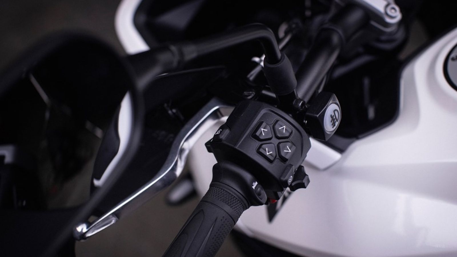 Triumph Tiger Sport 660: QuickShifter και καινούργια οθόνη για το 2025