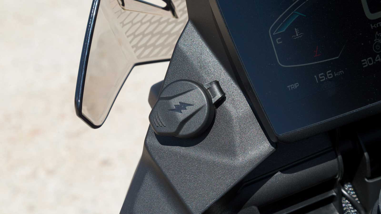 Θύρα φόρτισης USB.