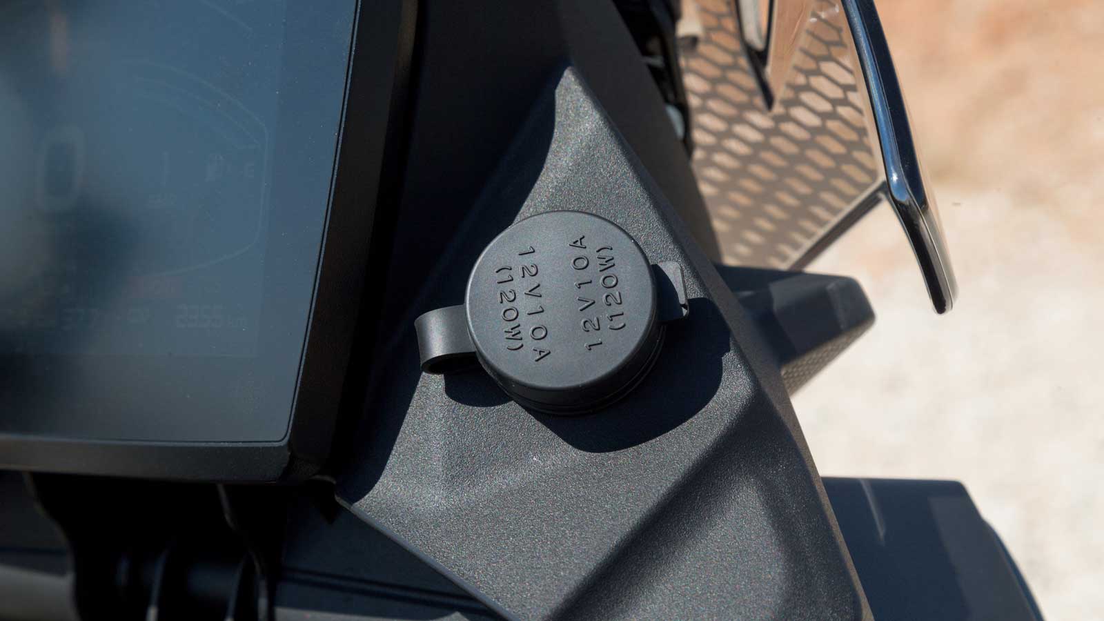 Θύρα φόρτισης 12V.