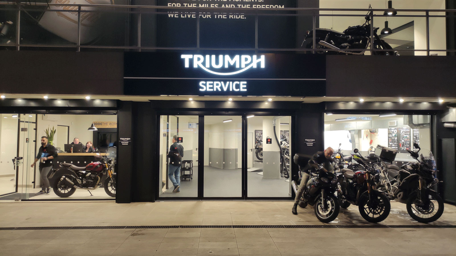 Εγκαίνια για την Triumph στην Αγ. Παρασκευή με παρουσίαση της Tiger Sport 800
