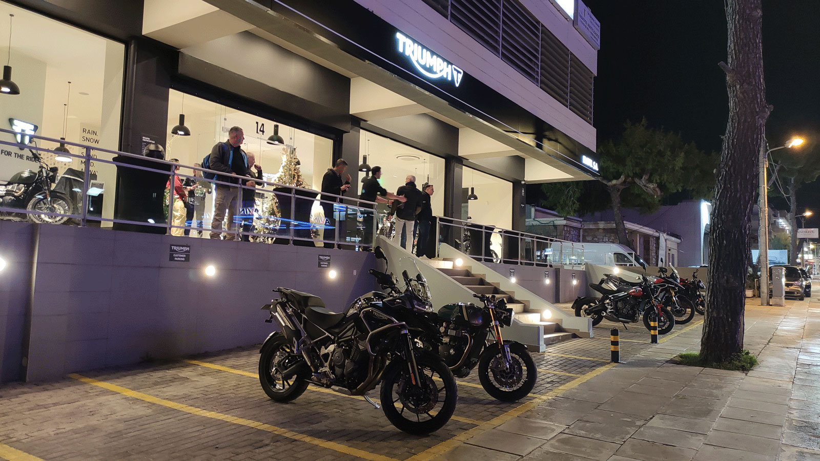 Εγκαίνια για την Triumph στην Αγ. Παρασκευή με παρουσίαση της Tiger Sport 800