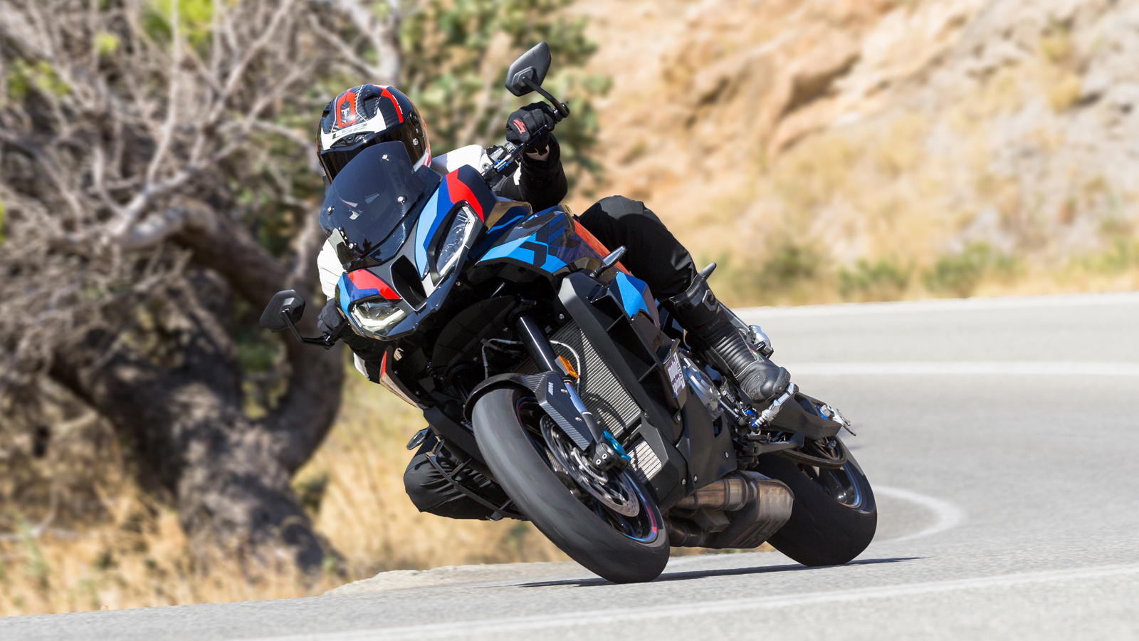 Μέχρι τις 4.000σαλ. μπορείς να κινείσαι με ευκολία αφού η κούφια απόδοση του κινητήρα σε αυτό το εύρος βοηθάει σε επιτόπιους ελιγμούς και συνθήκες διή