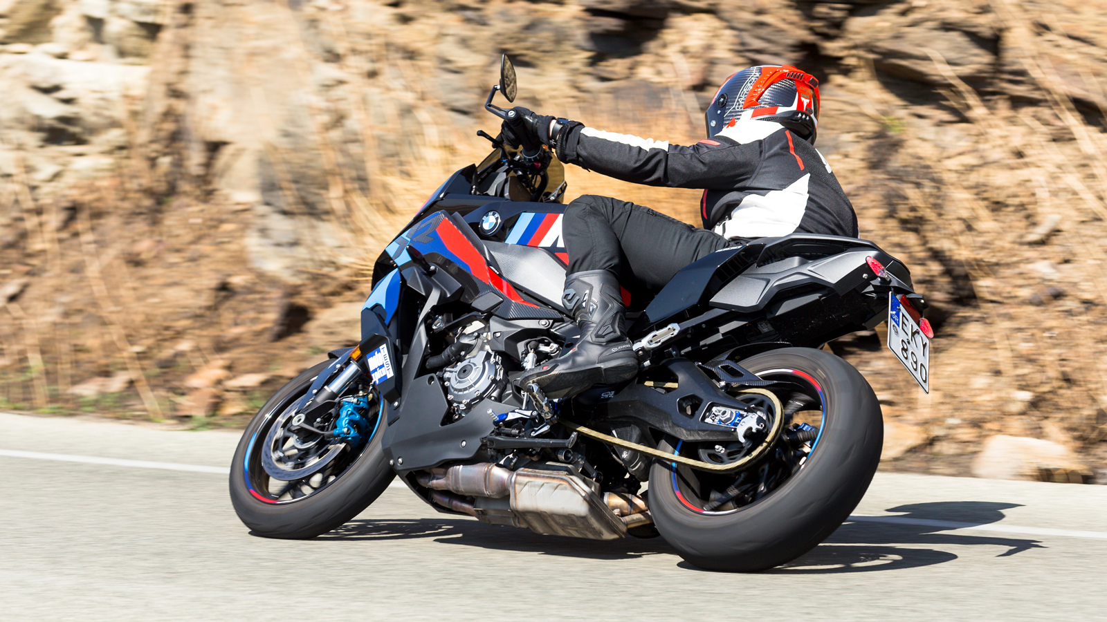 Τοποθετείς το brutal XR στην είσοδο με φόρα και τα Μ γονίδια σε καλούν να ξύσεις μέχρι και τα αυτιά.