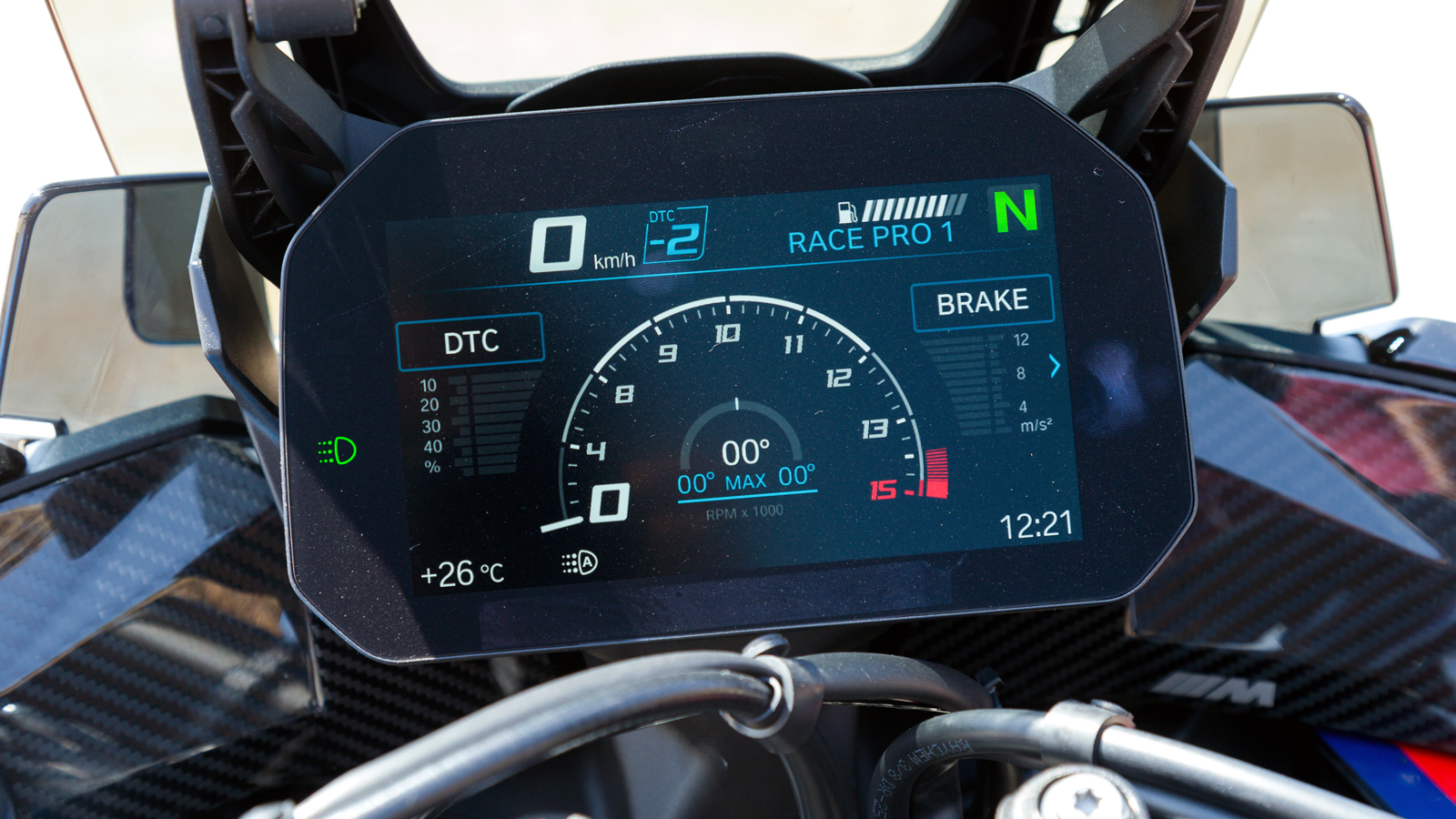 ... και δίνει πρόσβαση σε ρυθμίσεις για κάθε πλευρά του οχήματος.