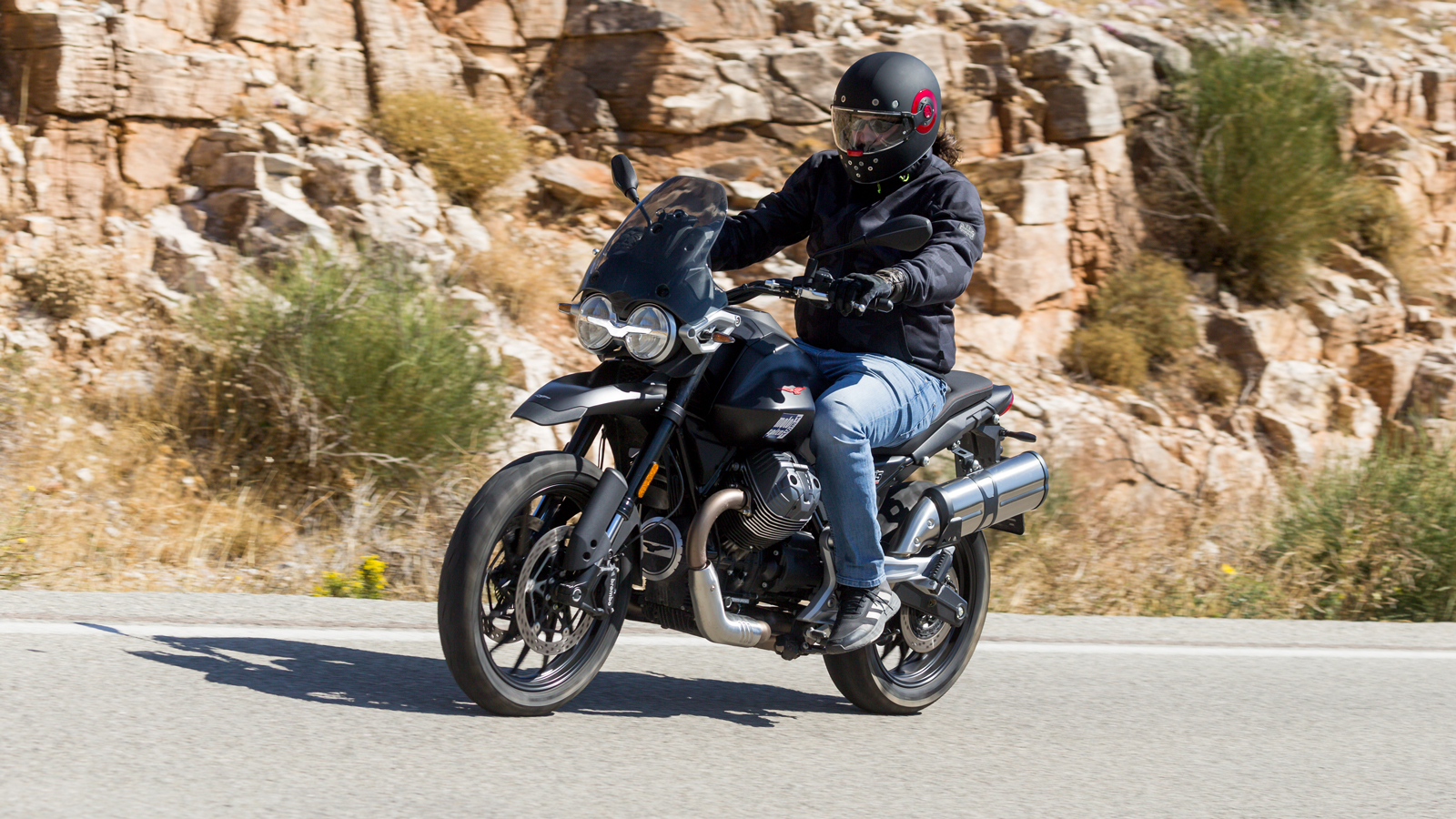 Moto Guzzi V85 Strada