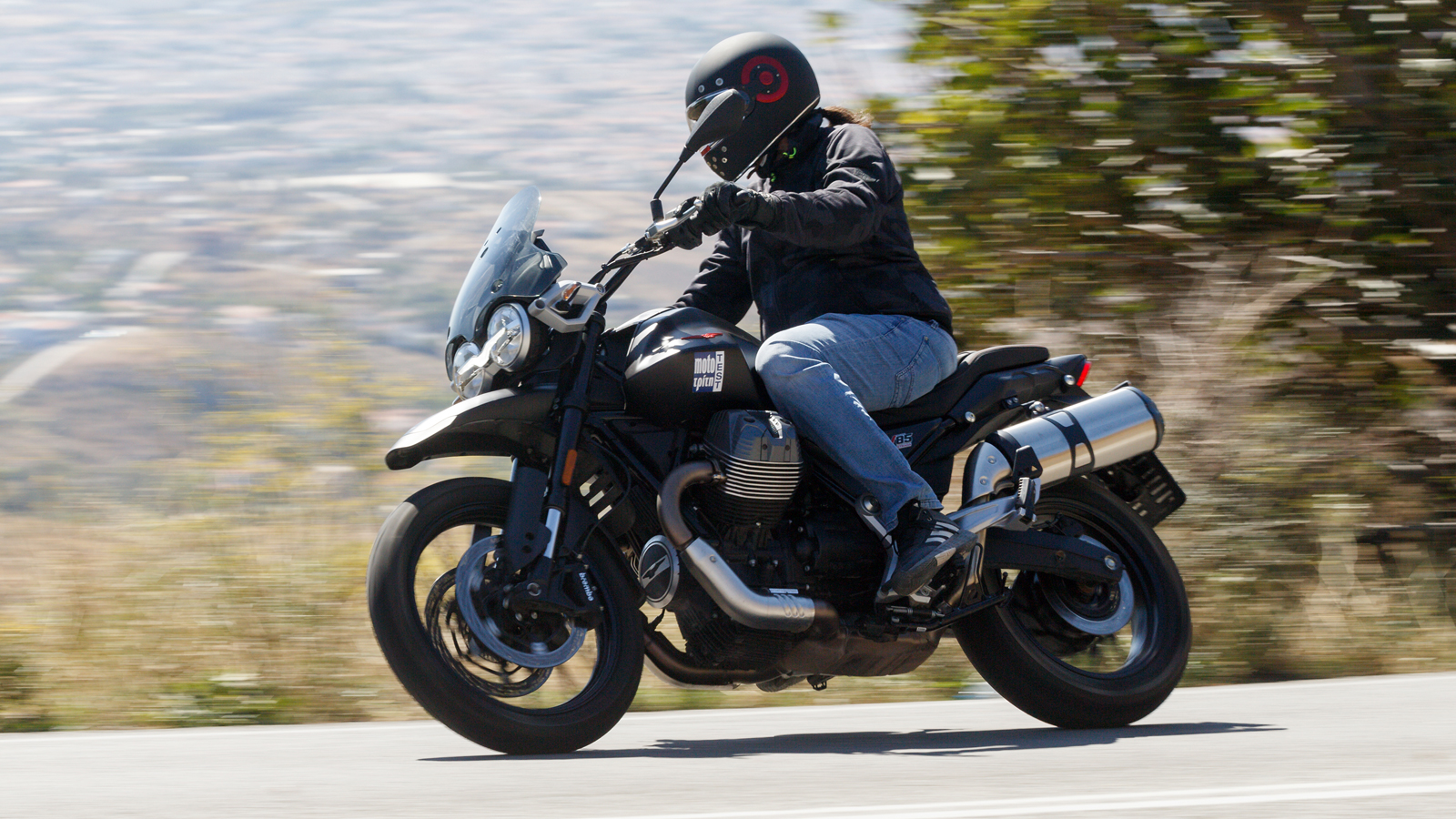 Moto Guzzi V85 Strada