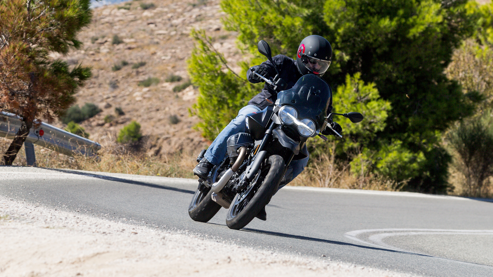 Moto Guzzi V85 Strada