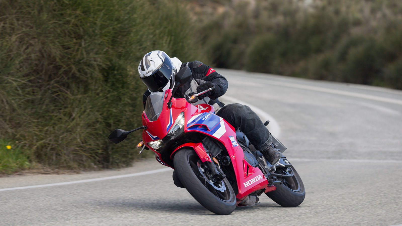  Δοκιμή Honda CBR 500R - Με «κουστούμι» Supersport βλέψεων