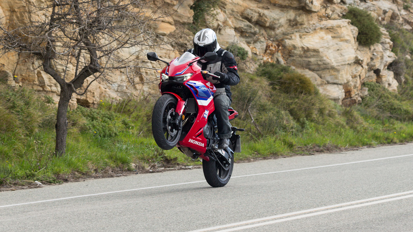  Δοκιμή Honda CBR 500R - Με «κουστούμι» Supersport βλέψεων