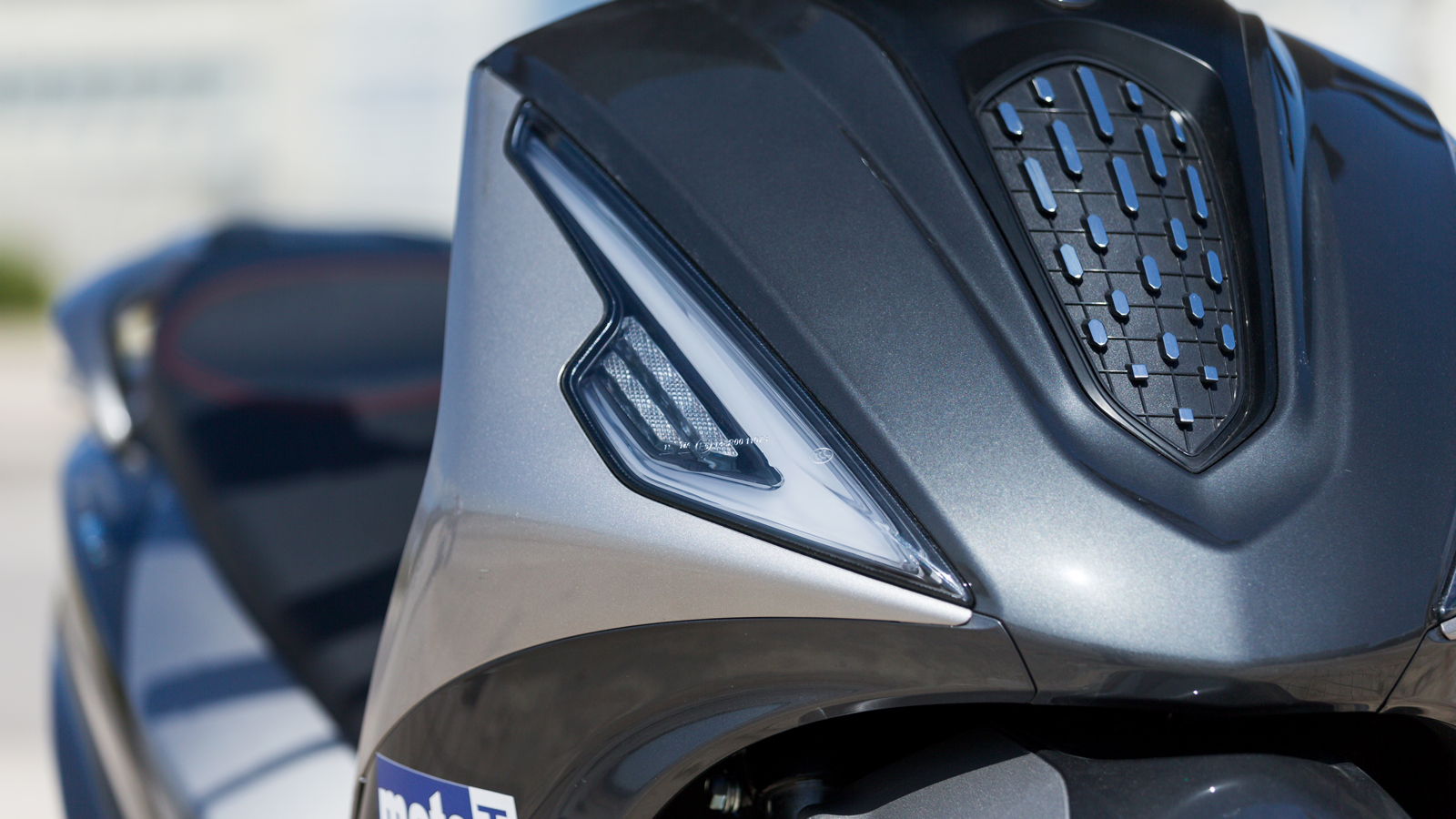 Η ποιότητα κατασκευής του SC 125 LX είναι υψηλή και τα πλαστικά του αποπνέουν μία premium αίσθηση