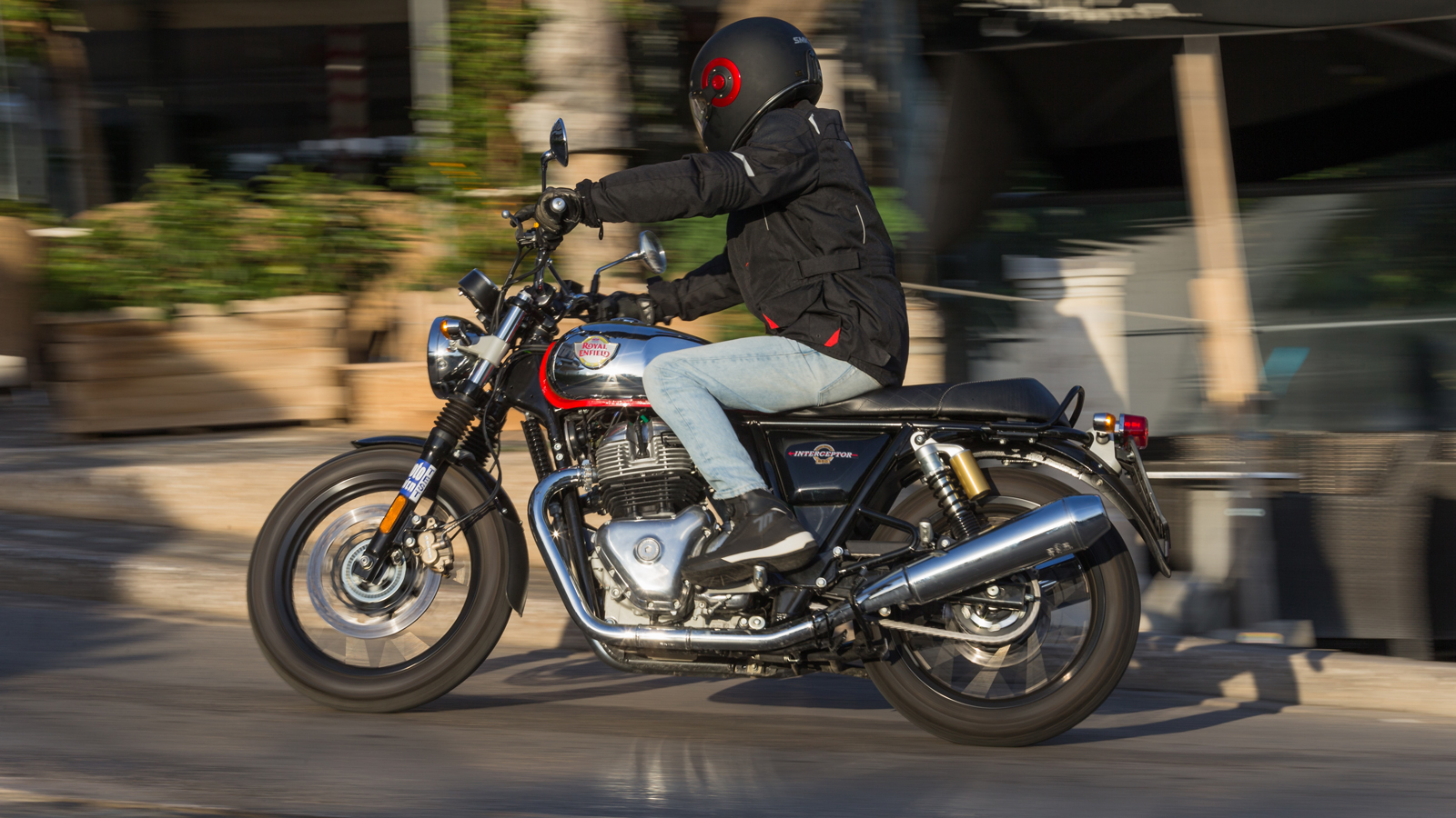 Royal Enfield Interceptor 650 Mark II – Φώτα, κάμερα…πάμε!