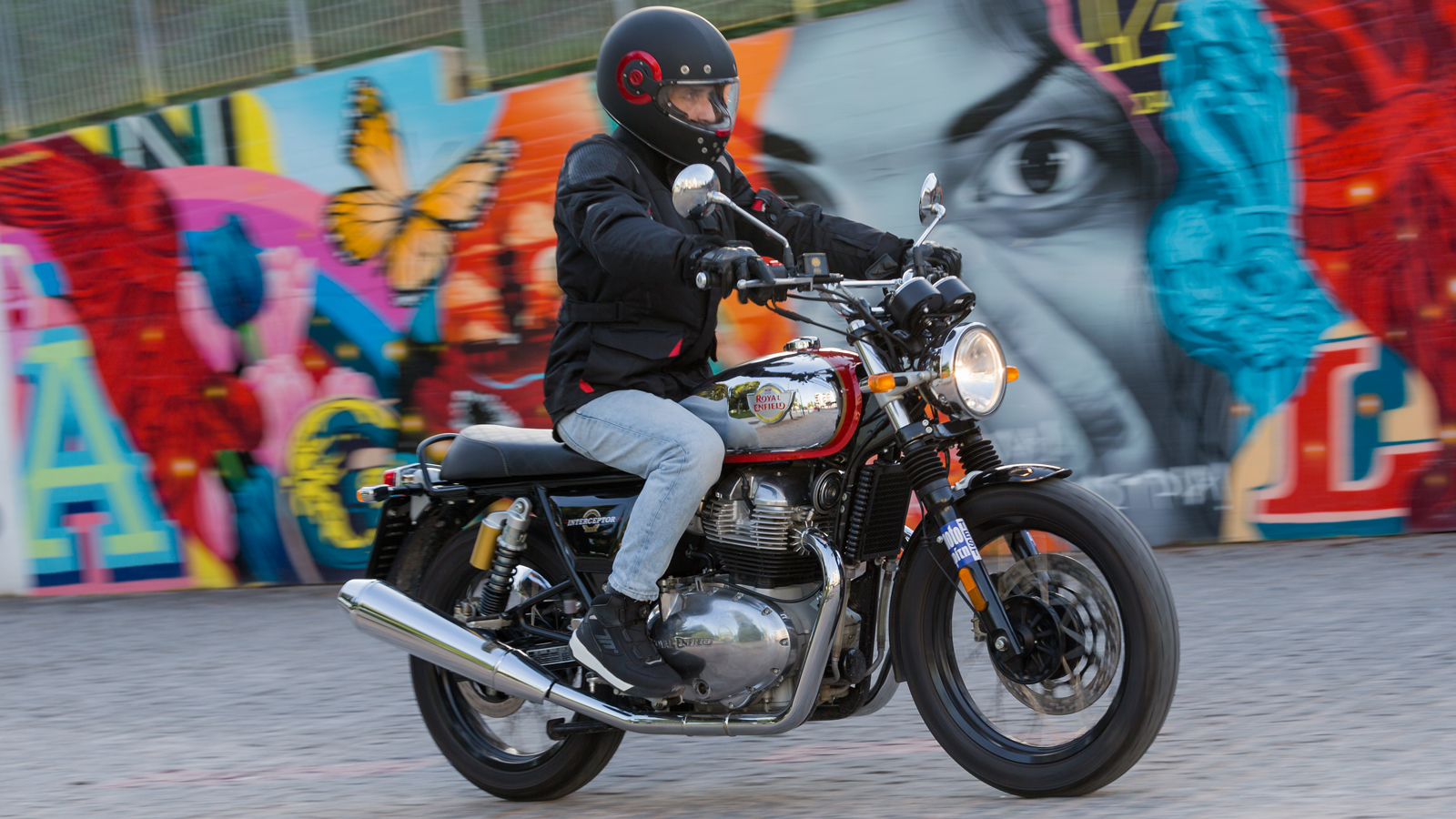 Royal Enfield Interceptor 650 Mark II – Φώτα, κάμερα…πάμε!