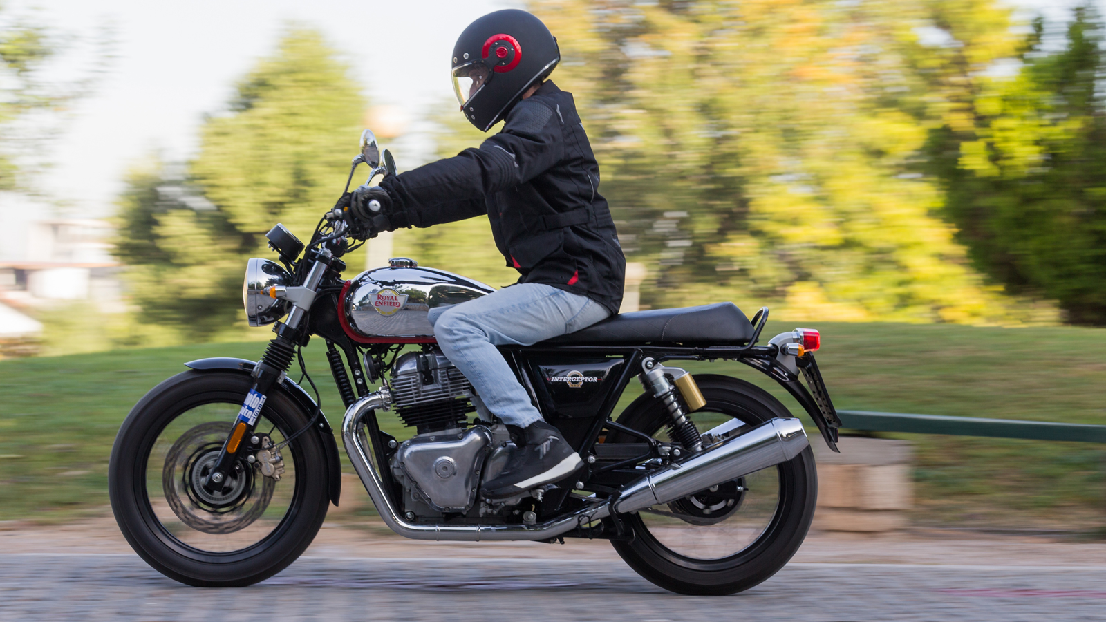 Royal Enfield Interceptor 650 Mark II – Φώτα, κάμερα…πάμε!