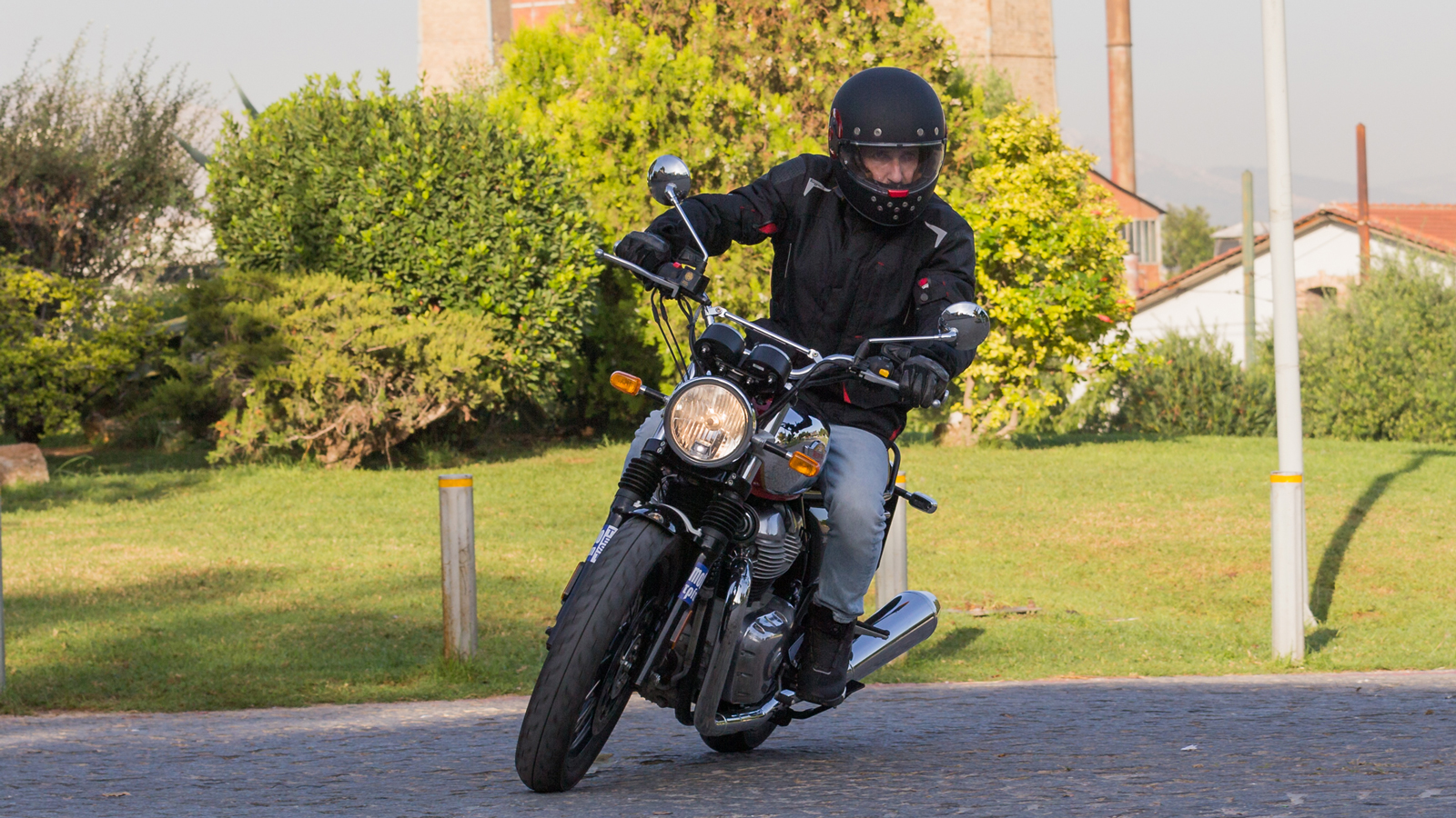 Royal Enfield Interceptor 650 Mark II – Φώτα, κάμερα…πάμε!