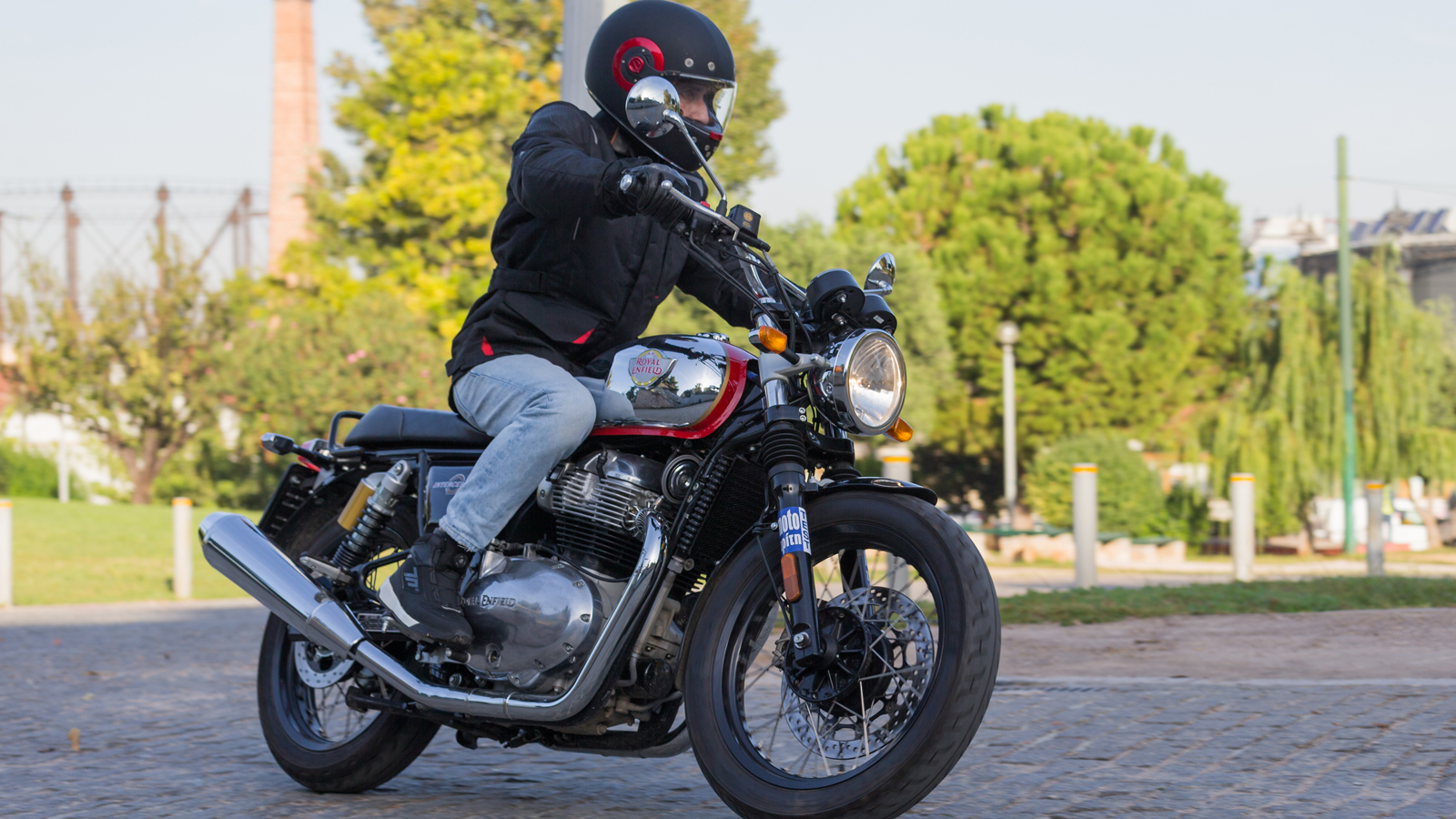 Royal Enfield Interceptor 650 Mark II – Φώτα, κάμερα…πάμε!