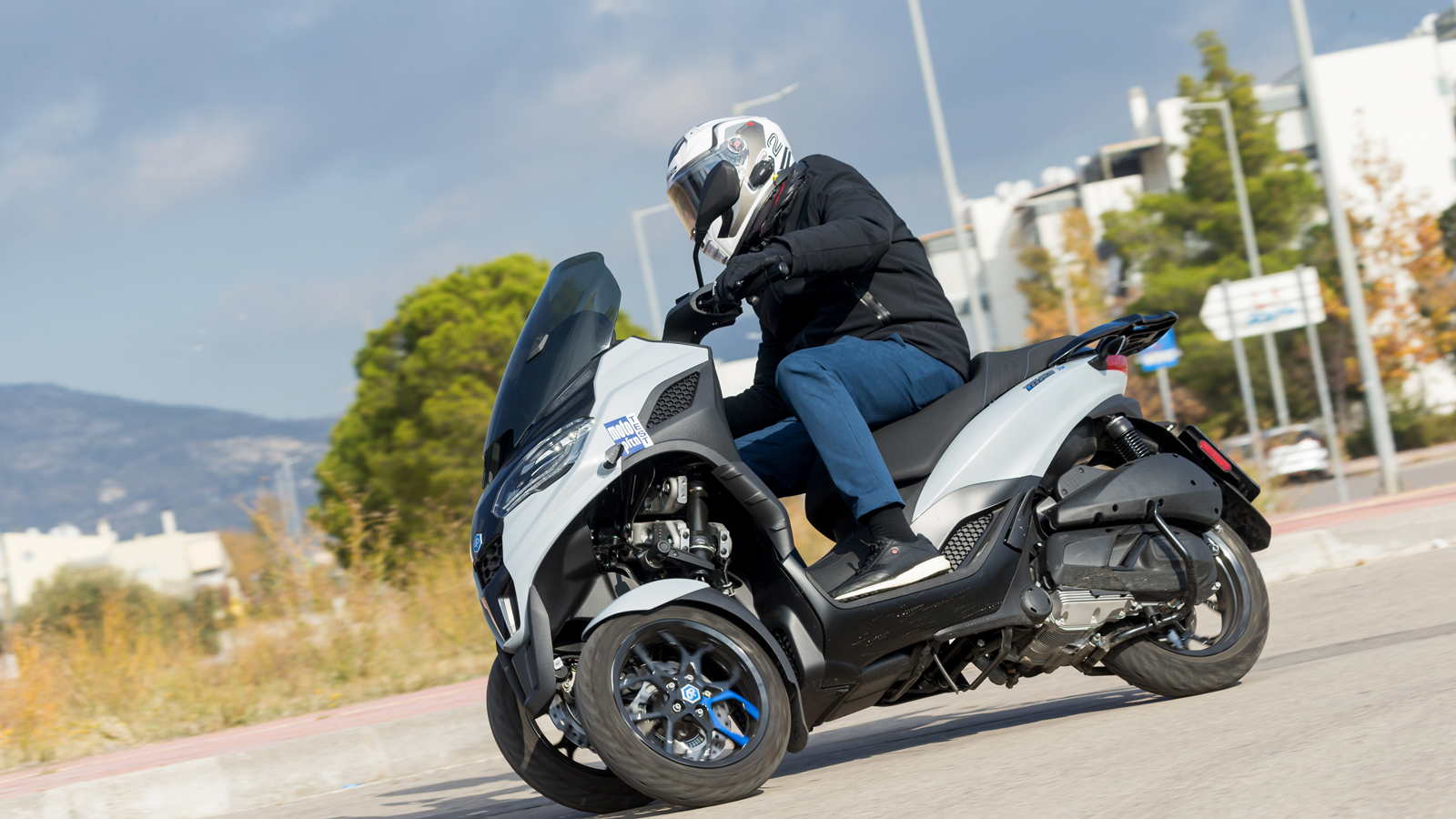 Μόλις το συνηθίσεις, αντιλαμβάνεσαι αμέσως τα πλεονεκτήματα που έχει, ειδικά σε δρόμους με χαμηλή πρόσφυση ή στο βρεγμένο.