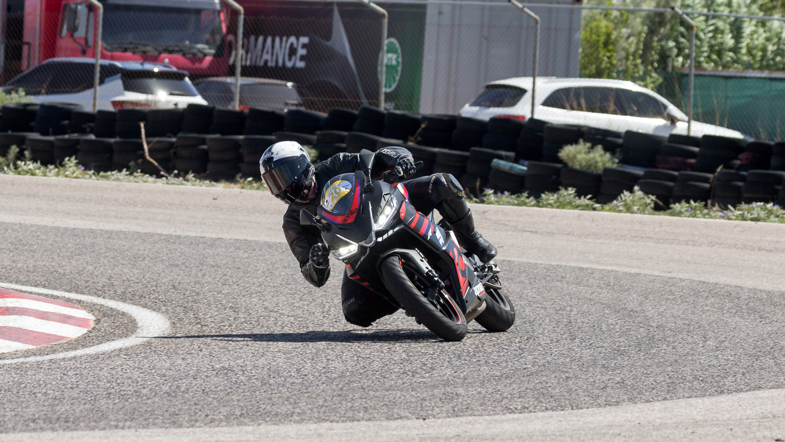 Ιδανική και για ελληνικές πίστες, που είναι μικρότερες από τις αντίστοιχες του εξωτερικού.