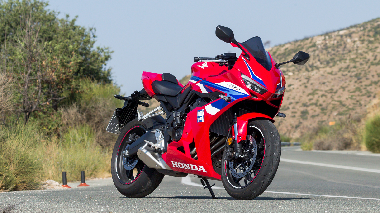 Το CBR 650R ήταν ήδη ένα μοντέλο που προσέφερε πολλά στην supersport κατηγορία και με την προσθήκη του E-Clutch έρχεται να κάνει την εισαγωγή στην σπο