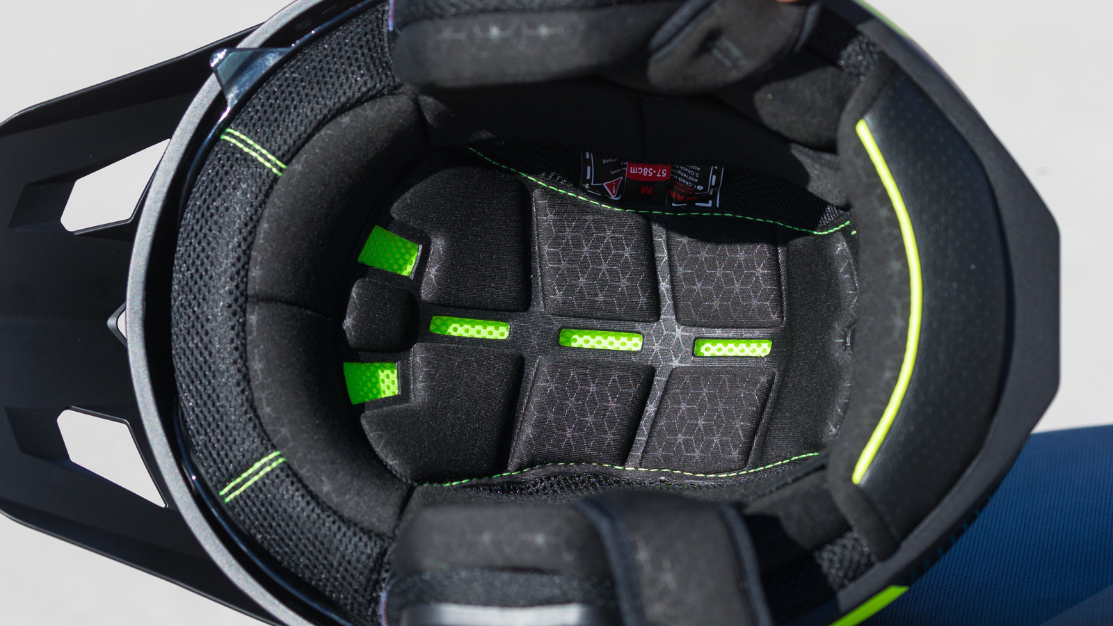 Test FSD FS-X1: Adventure jet με βάρος μόλις 1.110 γραμμάρια