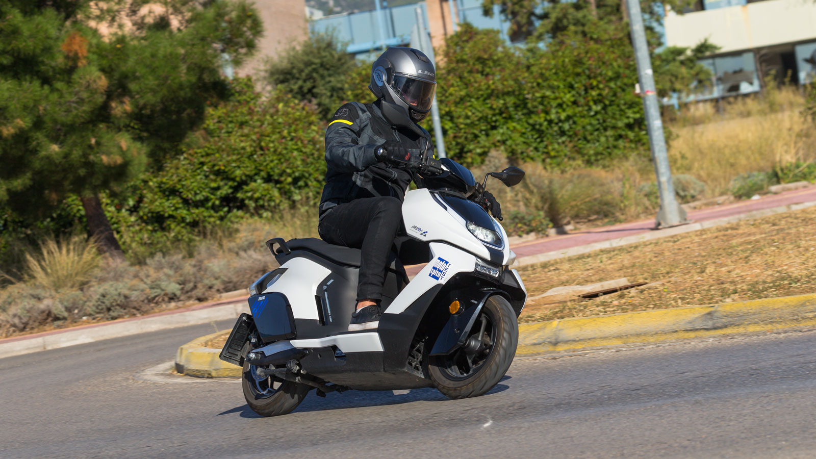 Test - Zeeho AE8+ 2025