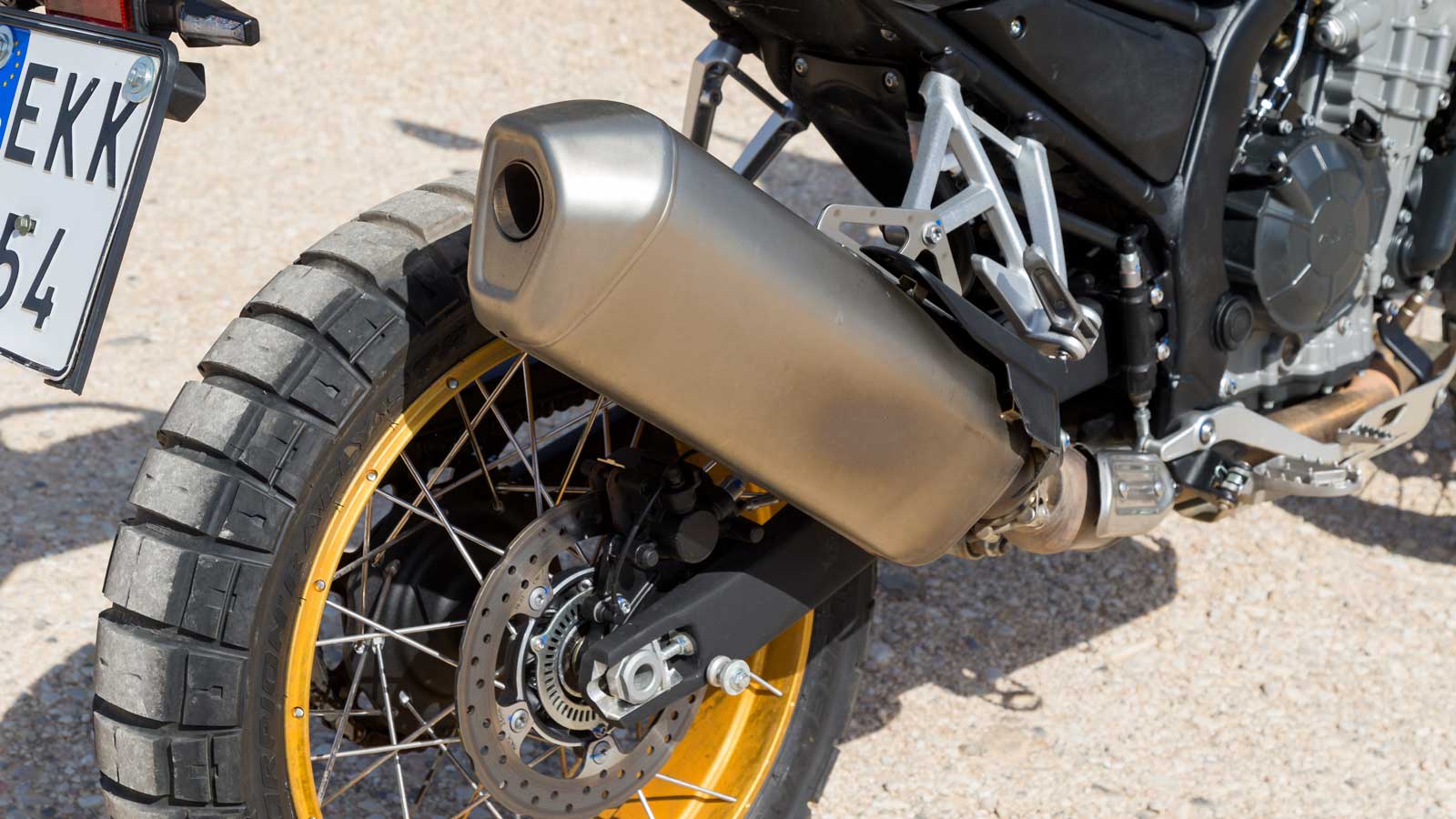 Εξάτμιση με τελικό με κλίση προς τα πάνω.