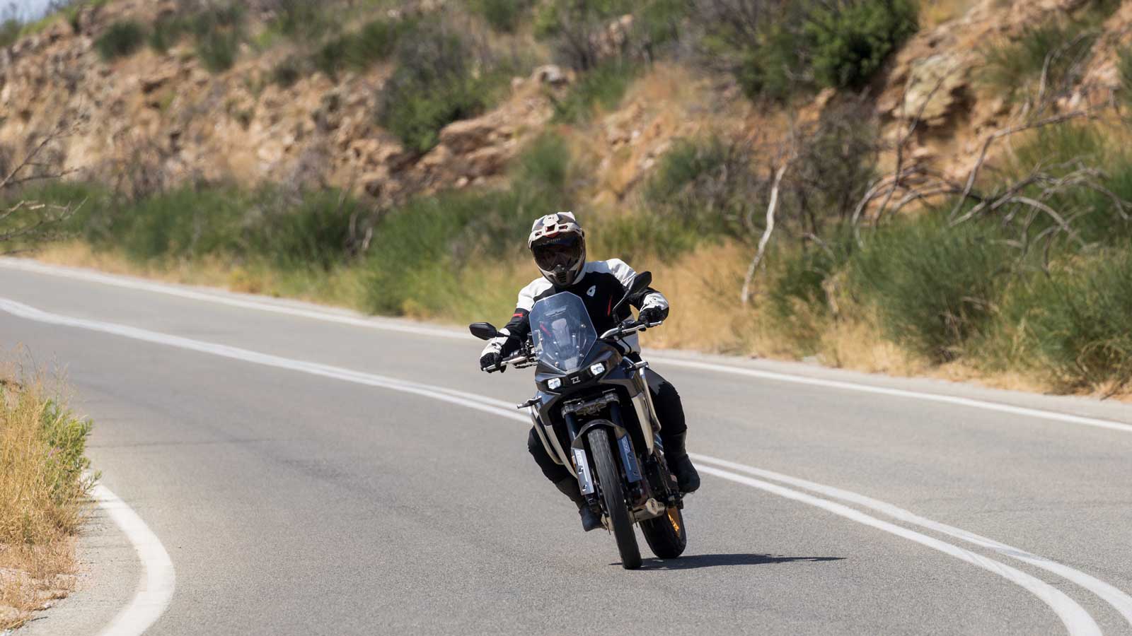 Παιχνιδιάρα και σπιρτόζα στις στροφές.