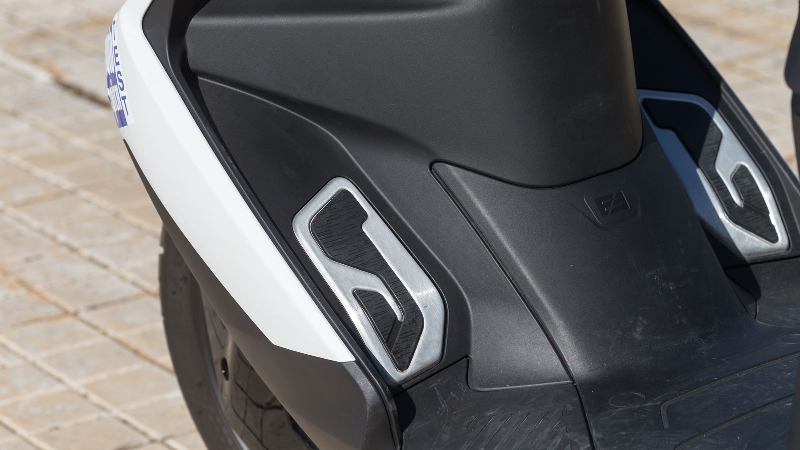 Test - Zeeho AE8+ 2025